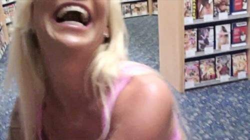 Geile-Sharon - Im Sexshop User Schwanz leer geblasen 1 - Privatporno