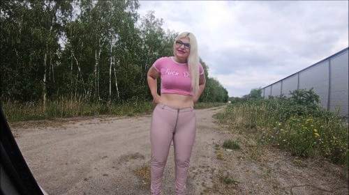 MariellaSun - Fickpüppchen Outdoor gefickt! 1 - Privatporno