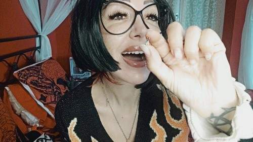 savannahscat - the giantess uses you in place of her missing tooth and 1 - Privatporno