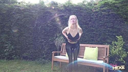 XFotzieX - Geiler Fick mit Plug im Po 1 - Privatporno
