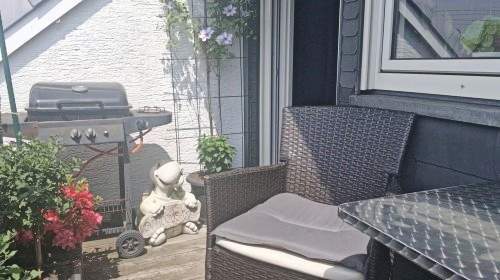 MelliniaStone - Balkonien: Vom perversen Nachbarn beobachtet und geil gemacht! 1 - Privatporno