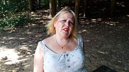 Blasflittchen - Einfach unter mein Kleid gekrochen 1 - Privatporno