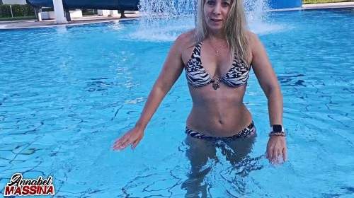 Annabel-Massina - Ficken mitten im Freibad, u. nicht in der Umkleidekabine 1 - Privatporno