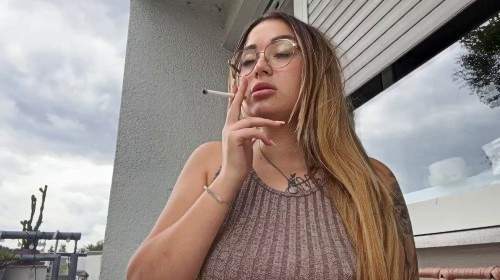 Alinaliberte - Mein erstes Rauchvideo! 1 - Privatporno