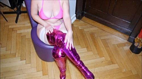 MelissaDeluxe - Meine neuen heißen Overknee's eingelaufen 1 - Privatporno