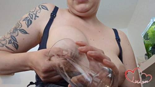 Lia_Love - Ich melke meine Titten ab und trinke die Milch 1 - Privatporno