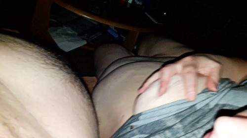 Flittchenschlampe - genervter Handjob am Ex 1 - Privatporno