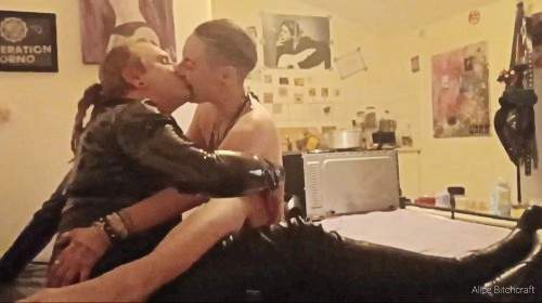 AliceD_Bitchcraft - Rumknutschen und Pussy lecken 1 - Privatporno