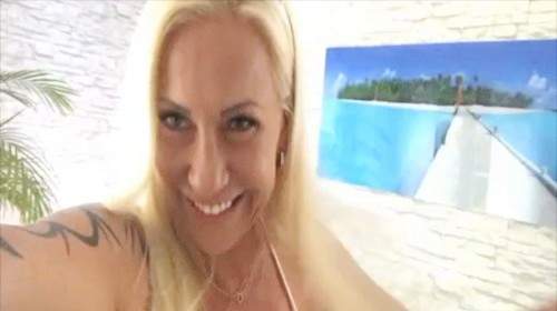 Geile-Sharon - Osterhäschen mag es, alle 3 Löcher gestopft zu bekommen ;-) 1 - Privatporno