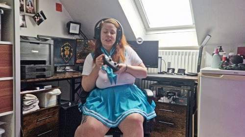MelliniaStone - Gamer Freundin besorgt es sich! Geil durch zocken 1 - Privatporno