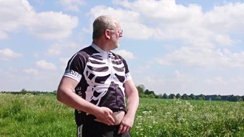 nylonjunge - Frivol auf der Fahrradtour 1 - Privatporno