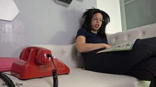 AnnikaRose - Telefonsex: Real vs. Fiction Stell dir vor du rufst bei einer guten alten Sexhotline an. Wenn du über 35 bist, kennst du das bestimmt noch. Wie sieht die Frau wirklich aus? Ist sie auch so nass, wie sie sagt, oder bügelt sie grad Wäsche? Hier kannst du e 1 - Privatporno