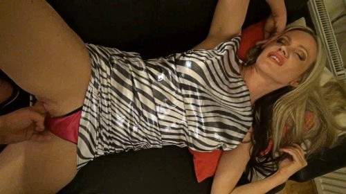 dirtyjuliette - Dauergeile Party-Maus lässts sich gut gehen! 1 - Privatporno