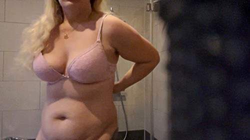 Julia-Winter - Cam unter der Dusche mit rasieren und Orgasmus 1 - Privatporno