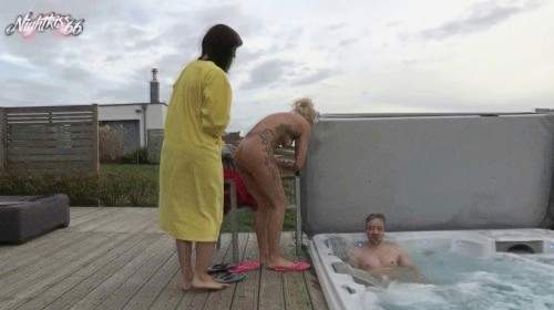 nightkiss - Verrückter 3er im Outdoorpool im neuen Jahr 1 - Privatporno